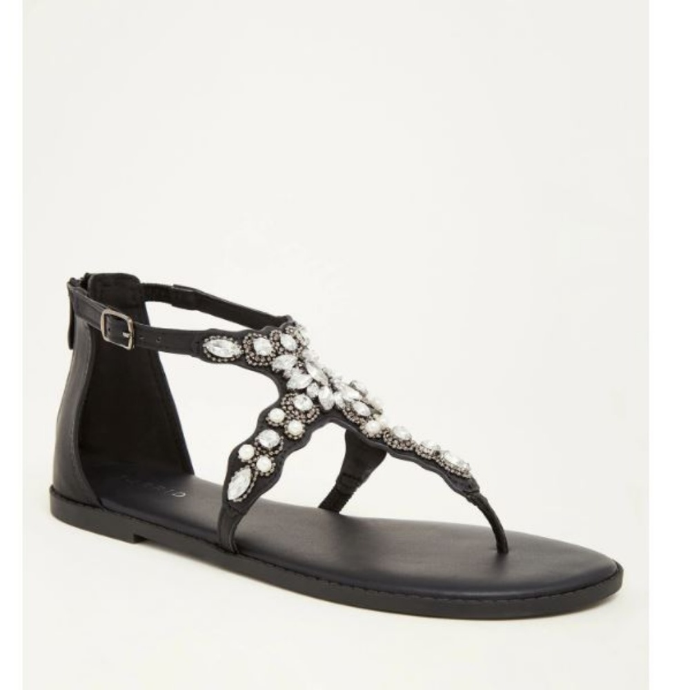 NWT Torrid Pearl Gemstone T-Strap Sandals in Black